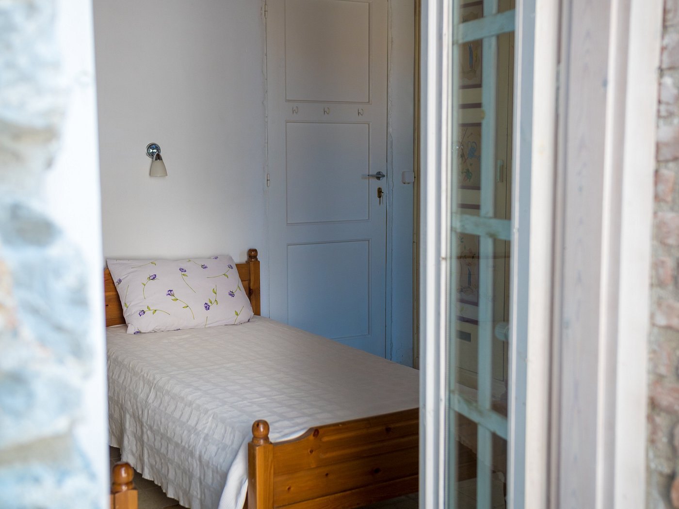 A twin room with stone wall and alcove